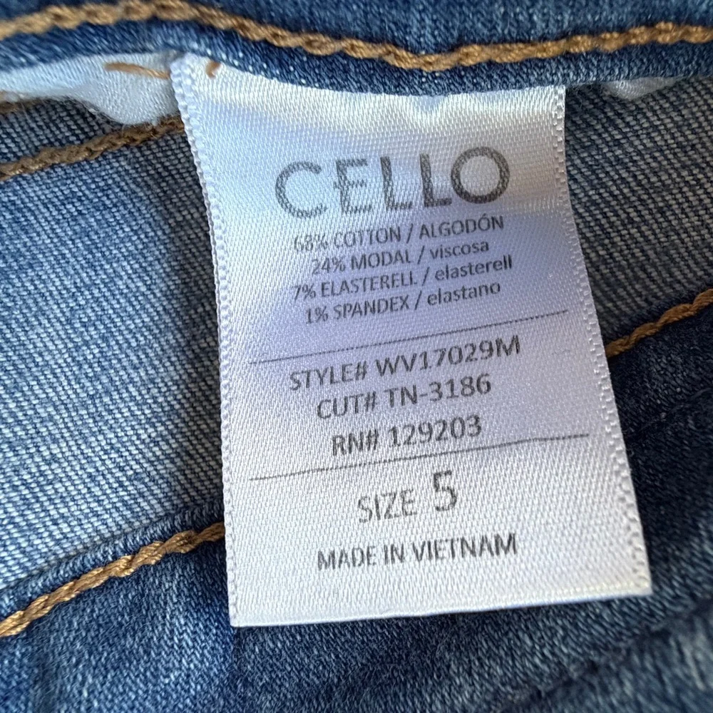 CELLO Distressed High-Rise Skinny Jeans - Picture 5 of 5